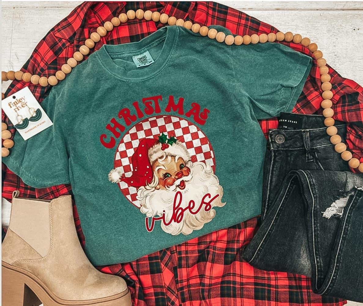 Christmas Vibes Santa Circle Moss Tee