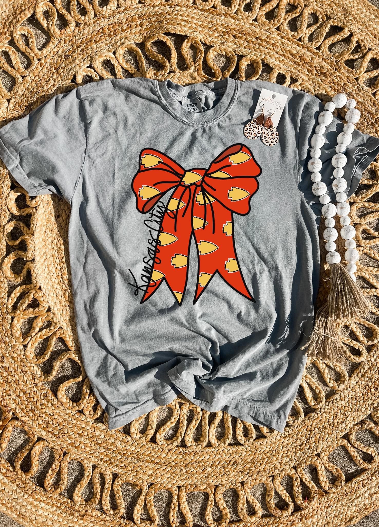 Gold Arrowhead Kansas City Bow Grey Tee