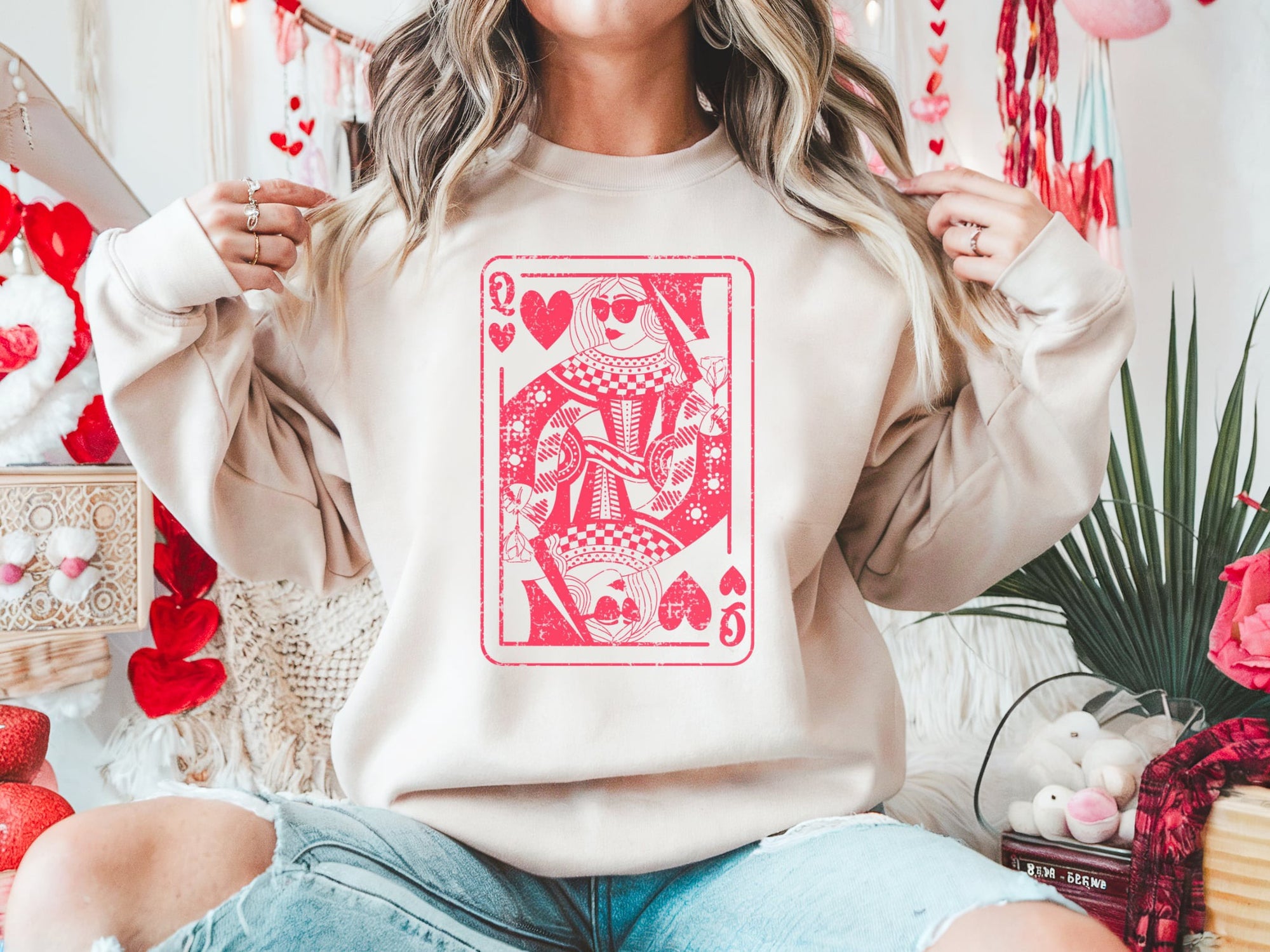 Queen Of Hearts Card Sand Sweatshirt