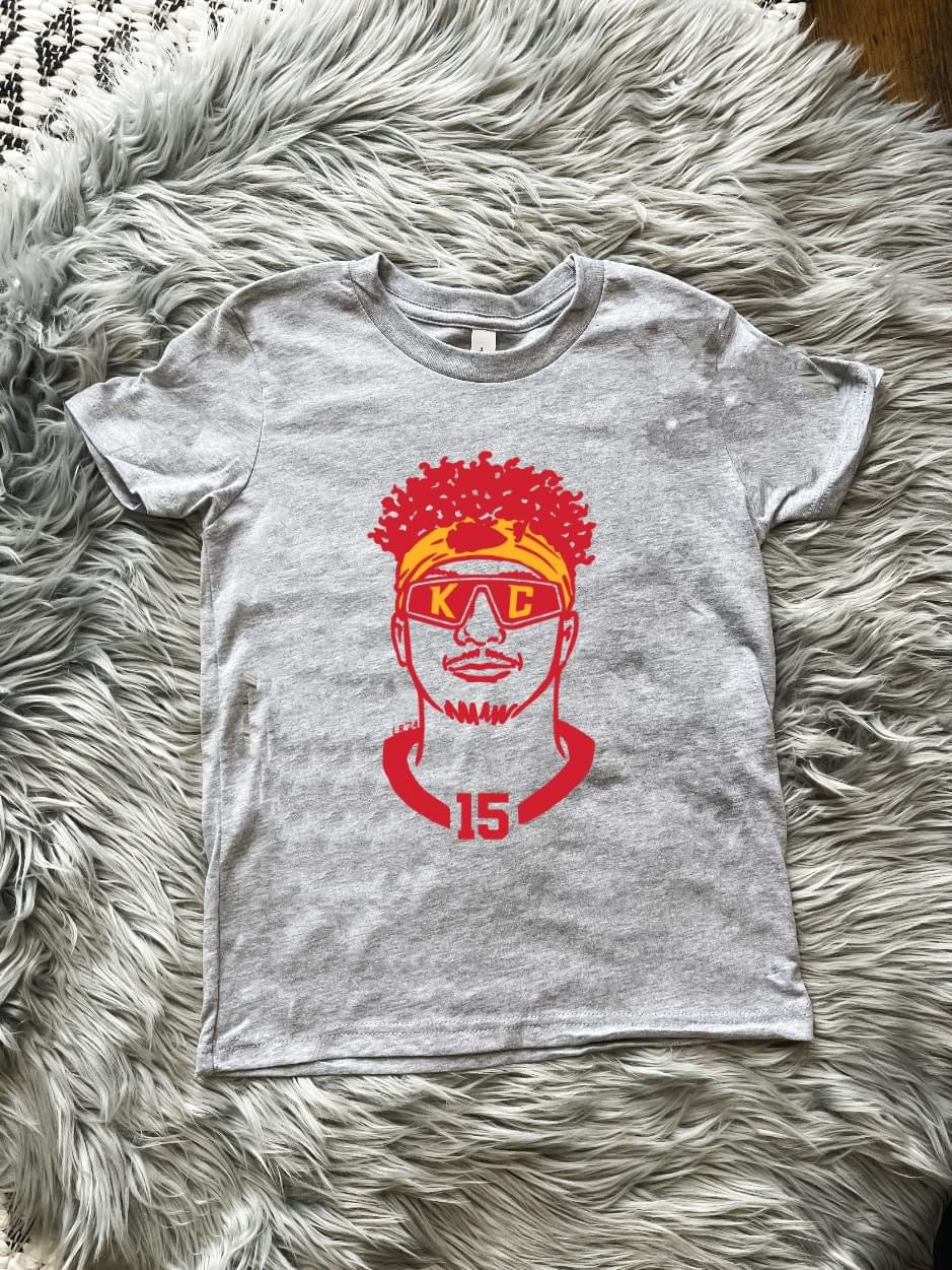 **HALFTIME DEAL** Red & Gold Mahomes KC Glasses Sports Grey Tee