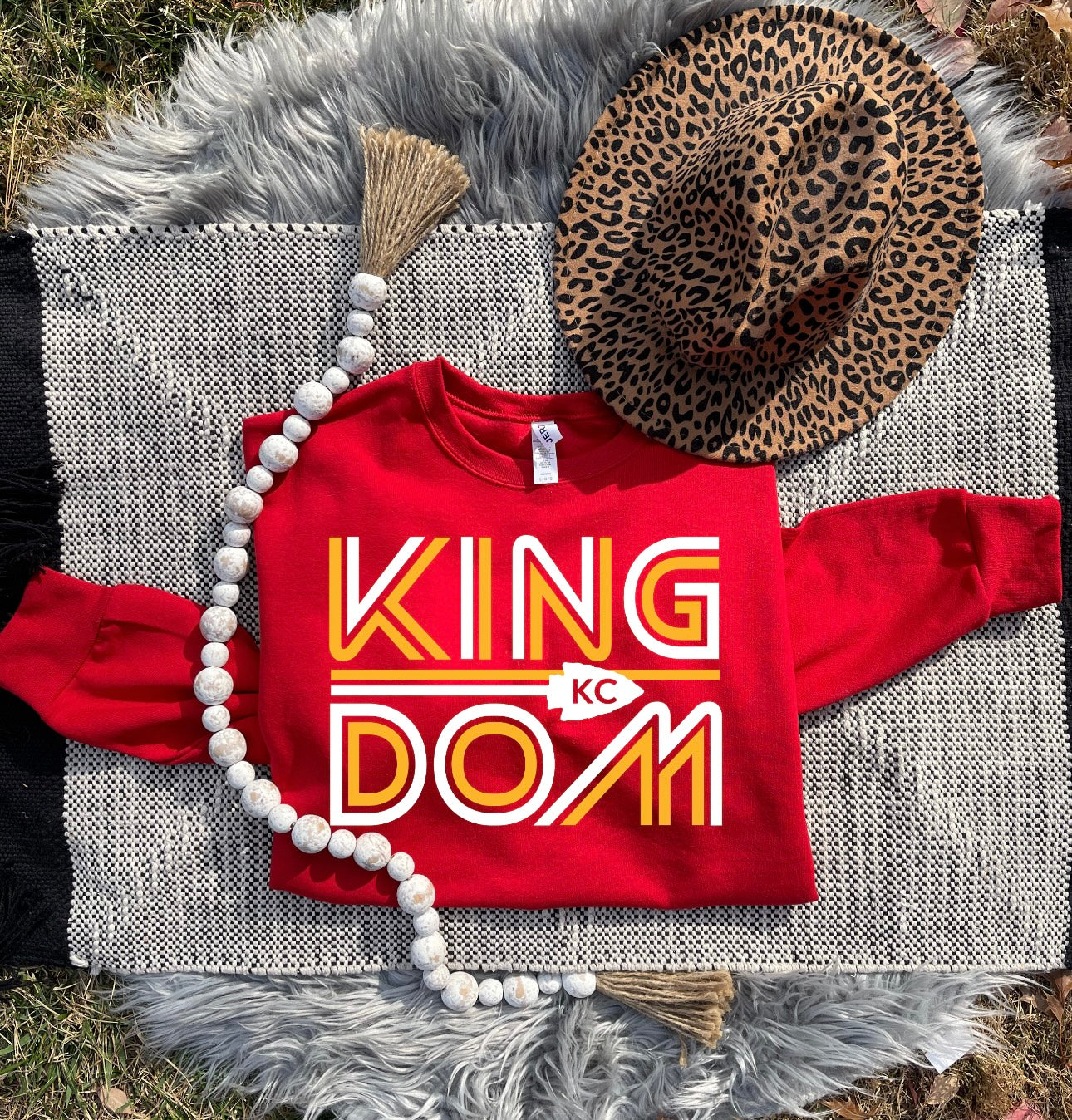 Gold & White Retro Kingdom Red Sweatshirt