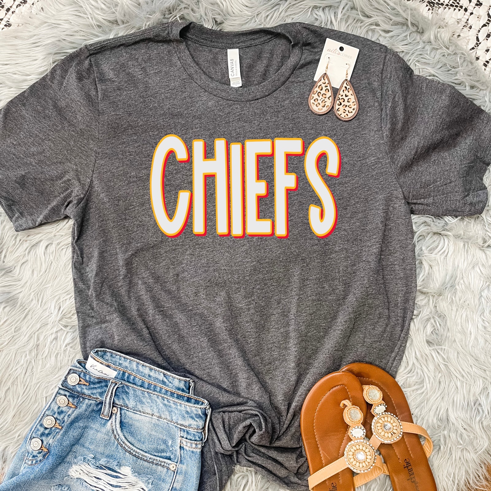 Belles Boutique Outlined KC Chiefs Graphic Tshirt Xxs