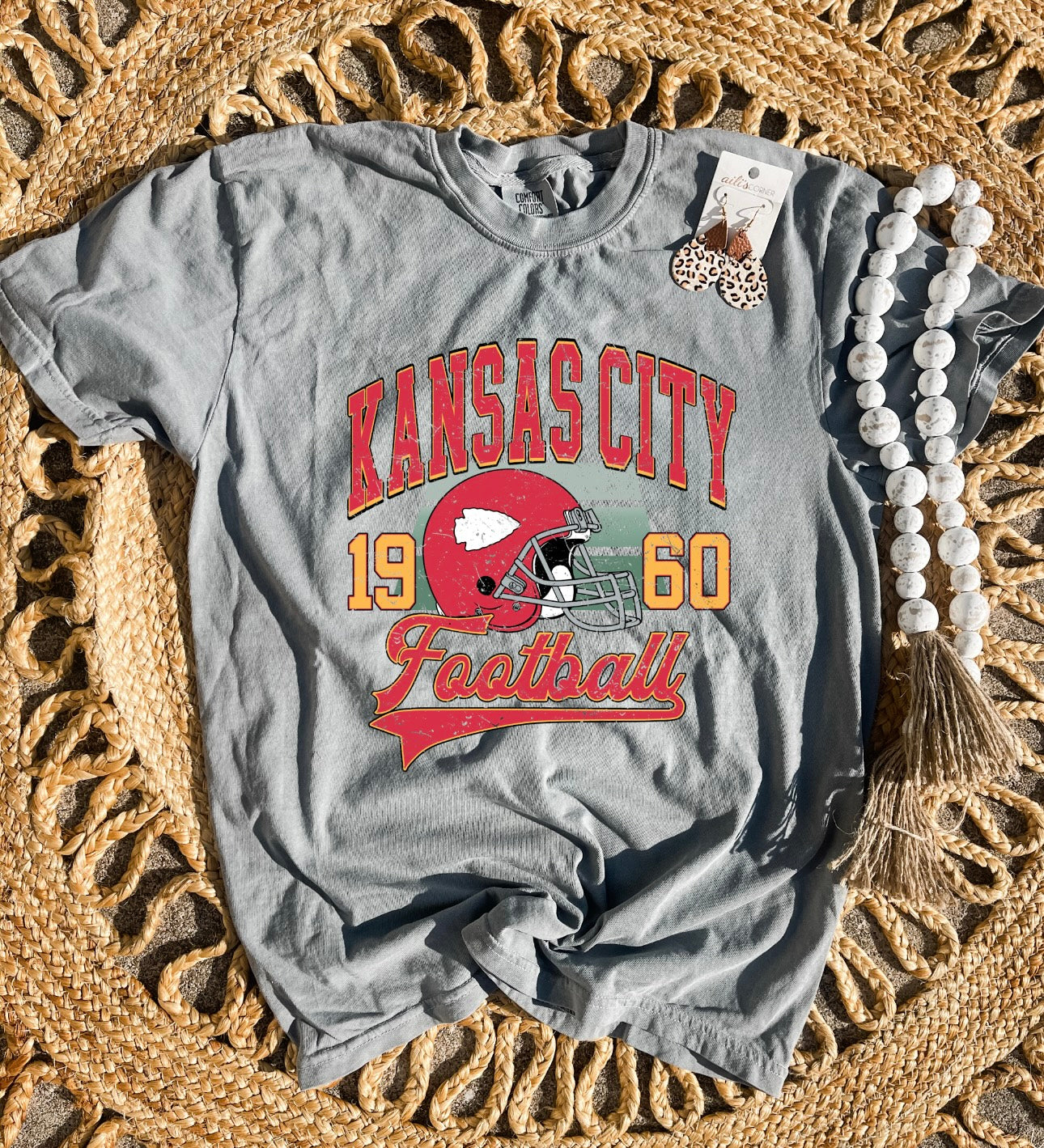 **HALFTIME DEAL** Vintage KC Football Arrowhead Helmet Grey Tee