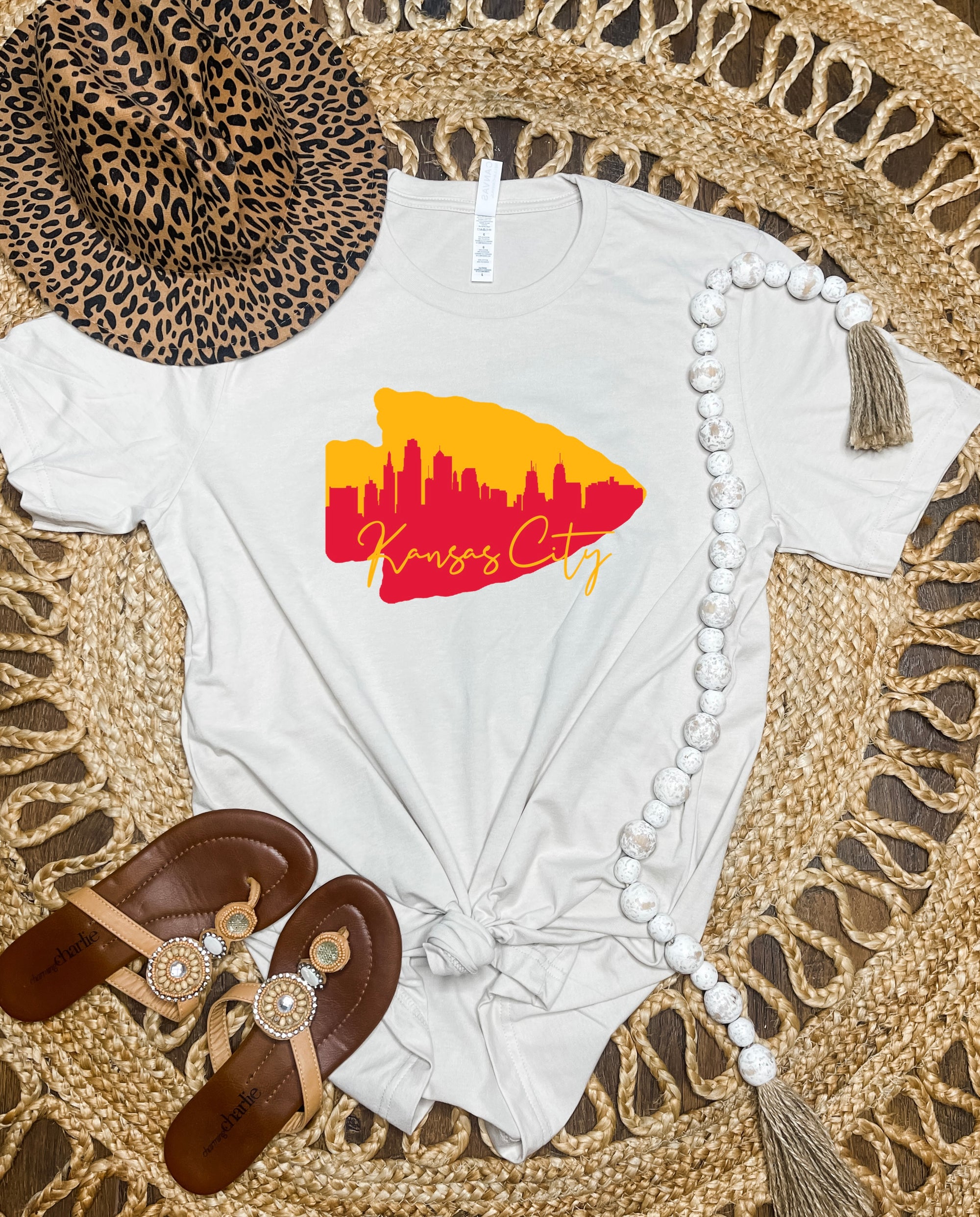 Belles Boutique Outlined KC Chiefs Graphic Tshirt Xxs