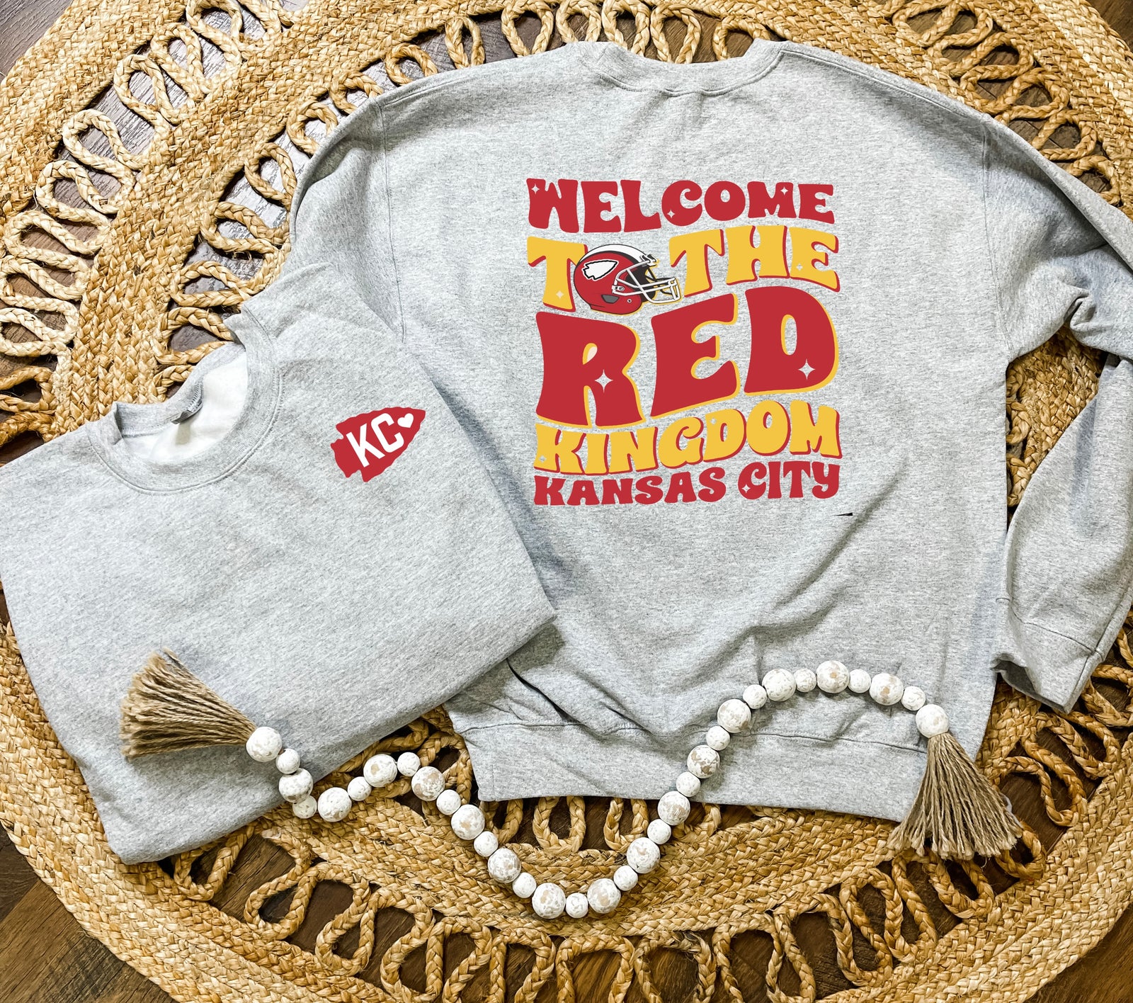 Belles Boutique Outlined KC Chiefs Graphic Tshirt Xxs