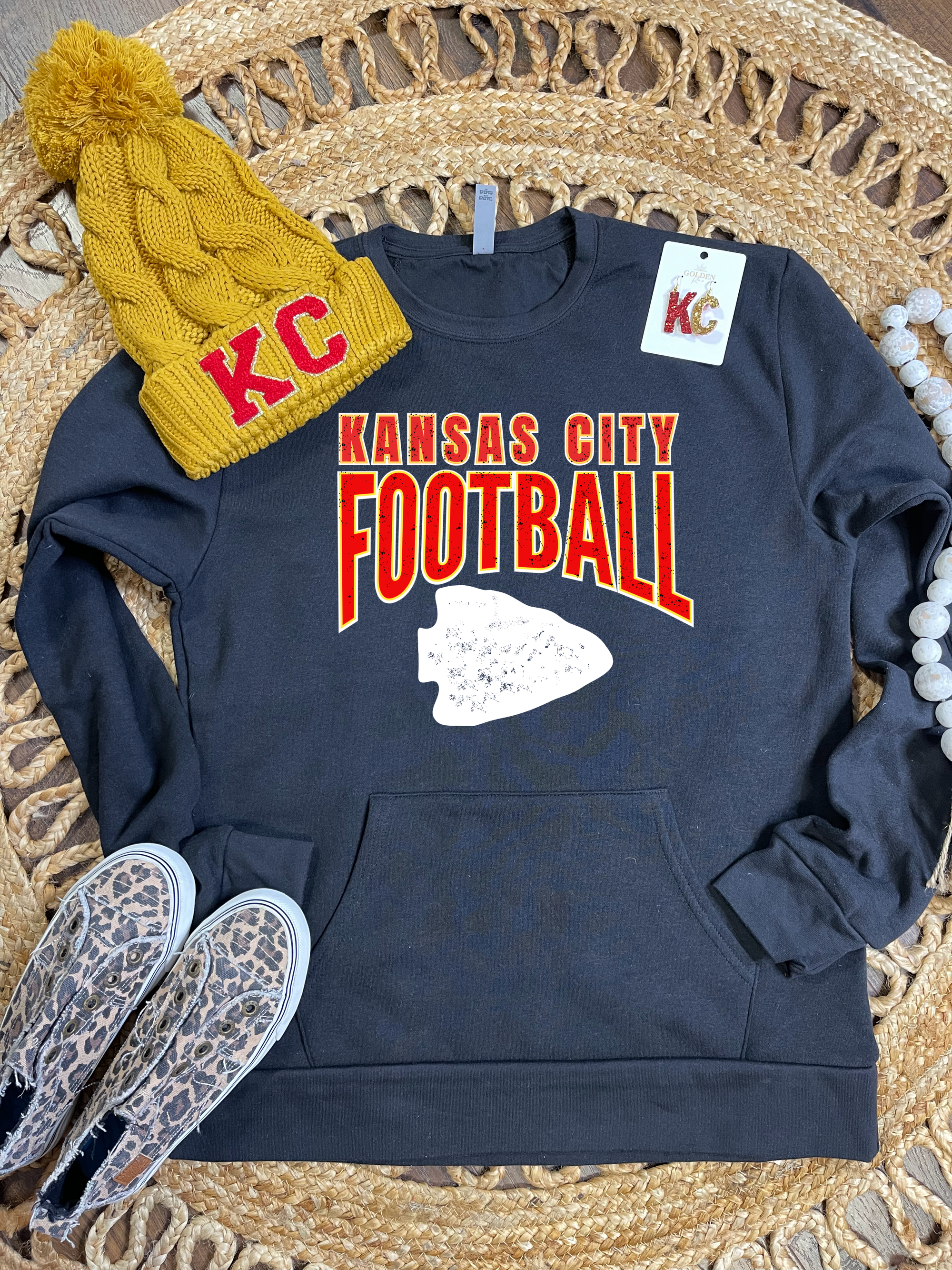 **DEAL OF THE DAY** Red & Yellow Kansas City White Distressed Arrowhead Black Pocket Sweatshirt